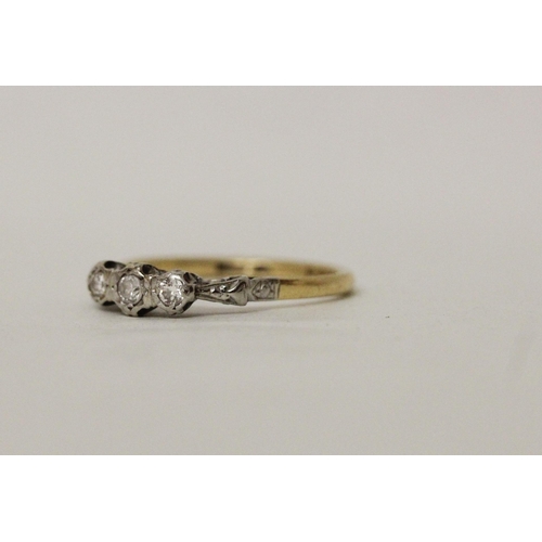 522 - Vintage 18ct & platinum mounted three stone diamond ring, size P, 2.4g