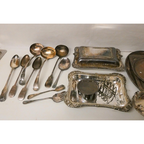 496 - A mixed lot of silver plate to include entree dishes, salvers, soup ladles.