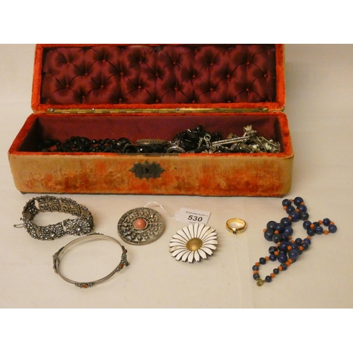 530 - A vintage jewellery box and contents of silver and paste brooches and other jewellery, lapis and jet... 