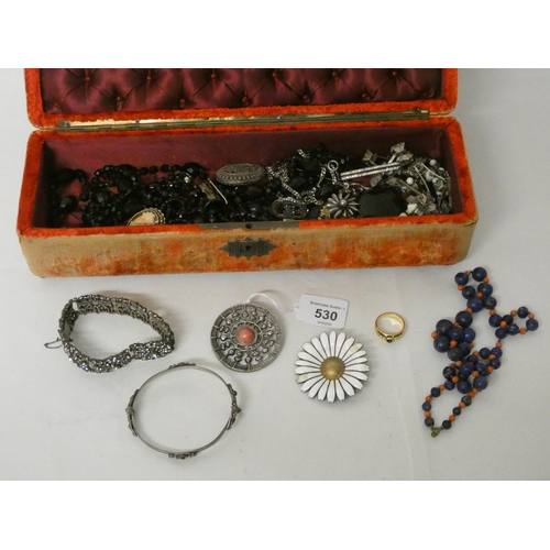 530 - A vintage jewellery box and contents of silver and paste brooches and other jewellery, lapis and jet... 