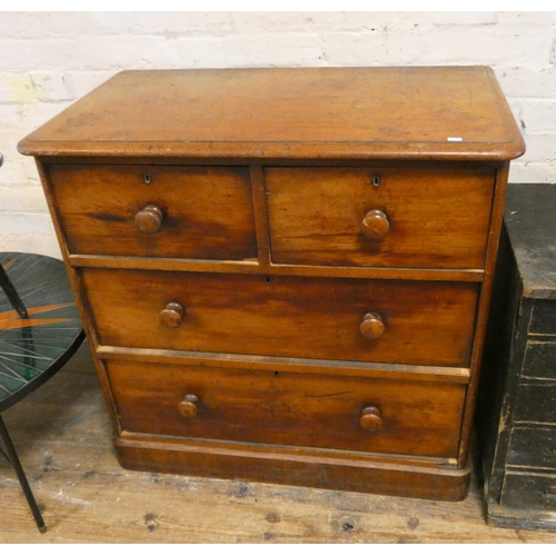 112 - A Victorian mahogany chest of two long and two short drawers with bun handles, 3' wide