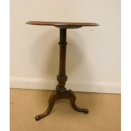 114 - A Victorian circular mahogany occasional table on tripod base, 18