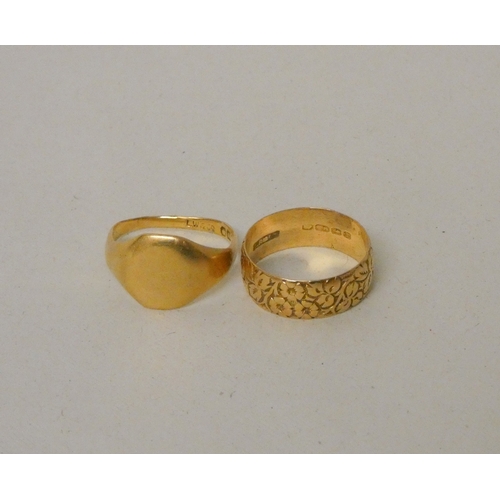 417 - An 18ct gold signet ring with vacant cartouche and an 18ct yellow gold wedding band. Gross weight 8.... 