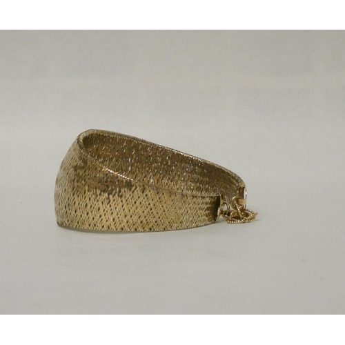 428 - A wide modern 9ct gold mesh cuff style bracelet. 6g