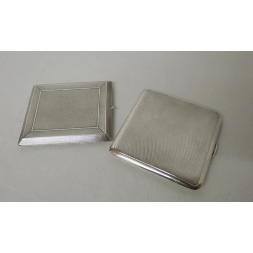 438 - Two vintage silver engine turned cigarette cases, gross weight 5.74 troy ounces.