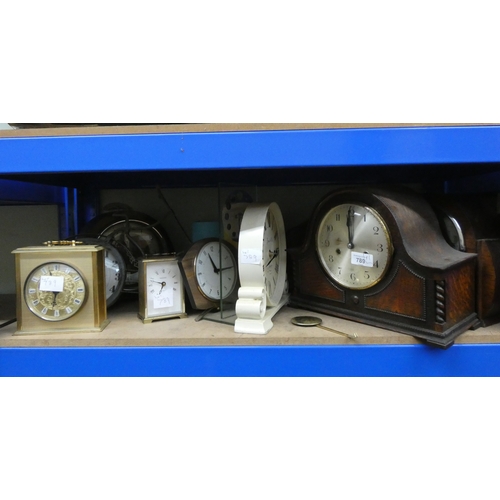 789 - A collection of eleven assorted mantel clocks