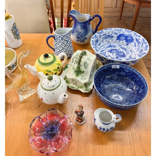 84 - An Art Glass model of a swan together with a decorative ash tray, a Hummel figure and various blue a... 