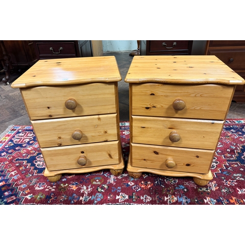 282 - A pair of modern pine three drawer bedside chests