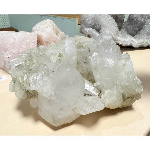 314 - A quartz crystal cluster