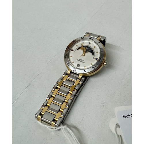 559 - A gent's Seiko Presage Moonphase date quartz wrist watch on a stainless steel and gilt strap, number... 