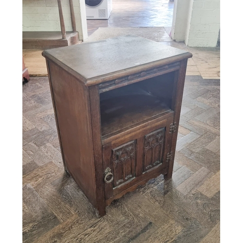 20 - A reproduction oak bedside cabinet