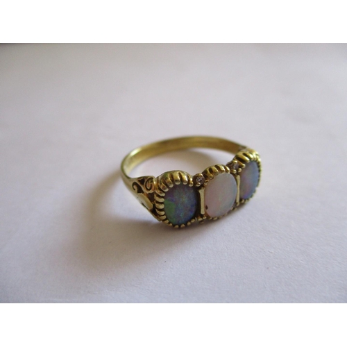 200 - Vintage 18ct Yellow Gold Ring with Opals - Total Weight 2.9gr, Size M 1/2