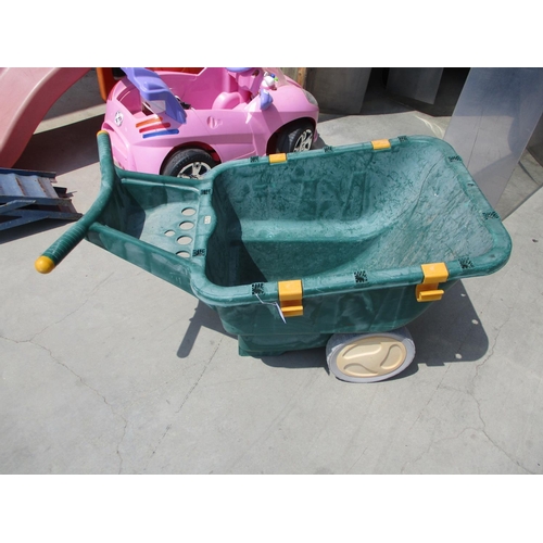 2014 - Plastic Garden Wheelbarrow