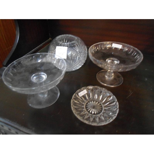 249 - 4 - Crystal Items incl: Wedgewood and Pair of Bowls (4)