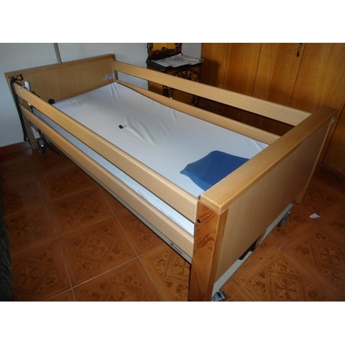 766 - • Medical Electric Bed with Memory Foam Matress ***Warranty until June 2019 in the Office***