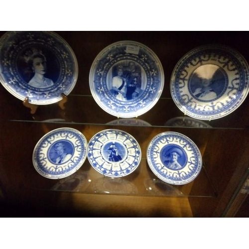 758 - 6 x Wedgewood Plates - Her Majesty Queen Elizabeth II