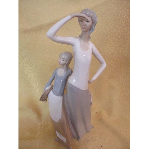 888 - 'NAO' by Lladro ' Mother and Daughter'