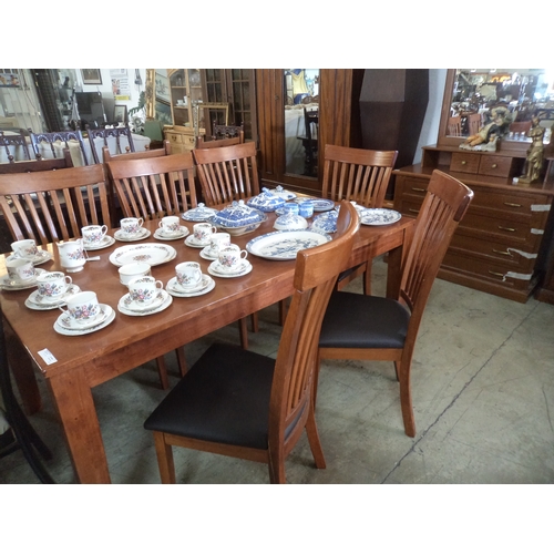 711 - Large Wooden Rectangular Dining Table with 6 x Chairs, (Nb. 3 x Chairs Needs Repair)