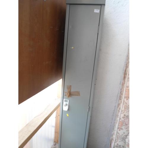 2009 - Single Metal Cabinet/Storage Locker (Four Shelves, No Key)