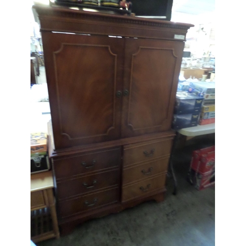 830 - Old Fashion TV Cabinet