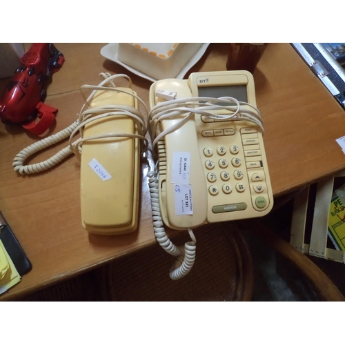 841 - 2 x Telephone