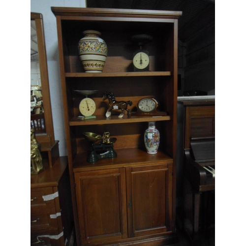 1043 - Wooden Bookshelf with Doors in Bottom