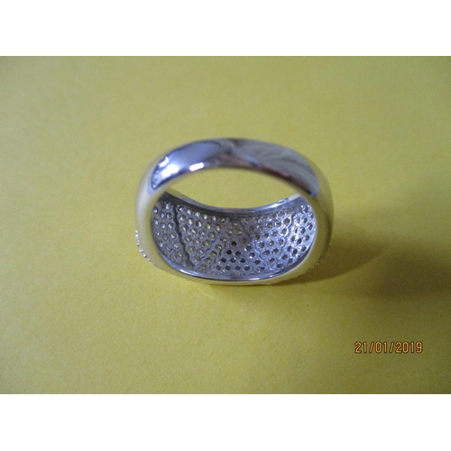 277 - 18ct White Gold and Zircon Ring - 8.2grms Total Weight