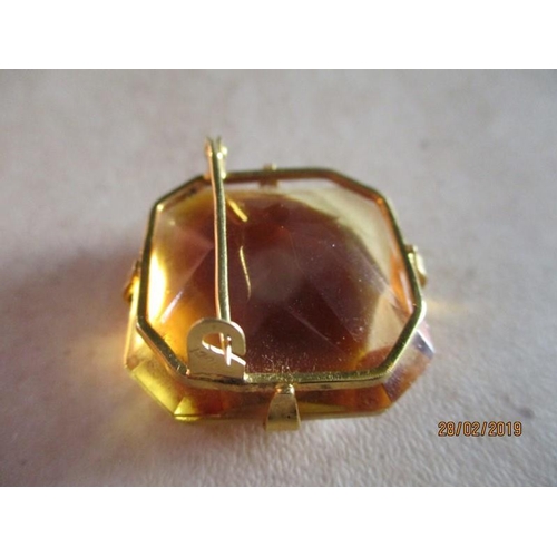 220 - 18ct Gold and Amber Glass Broach (Hallmarked to Glass)
