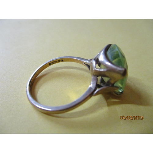 557 - 9ct Gold & 4ct Peridot Ring, 4.7gr