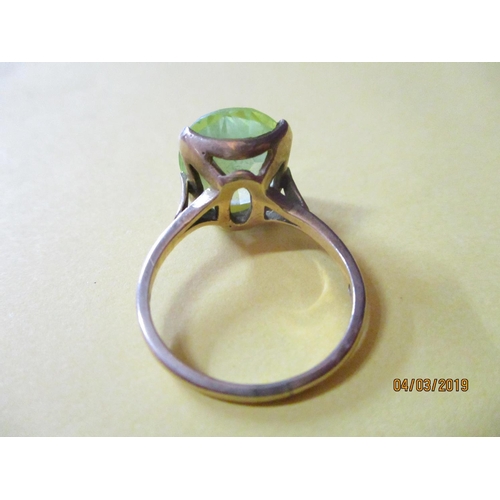 557 - 9ct Gold & 4ct Peridot Ring, 4.7gr