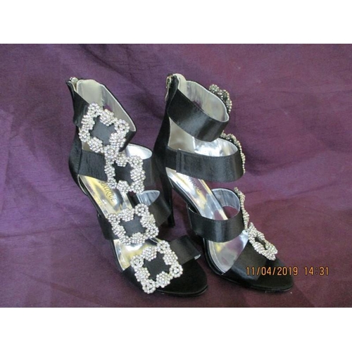 463 - Pair of Elegant Sandals, Size 38