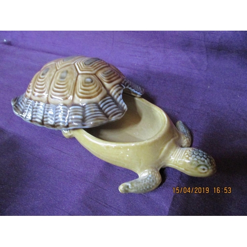 421 - Porcelain Turtle (Wade) Trinket Box
