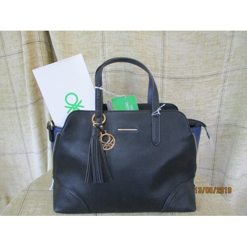 582 - Benetton Set: Black/ Blue Navy Ladies Handbag & Matching Wallet