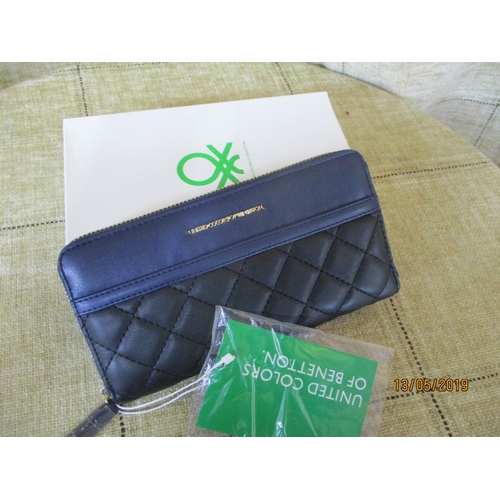 582 - Benetton Set: Black/ Blue Navy Ladies Handbag & Matching Wallet