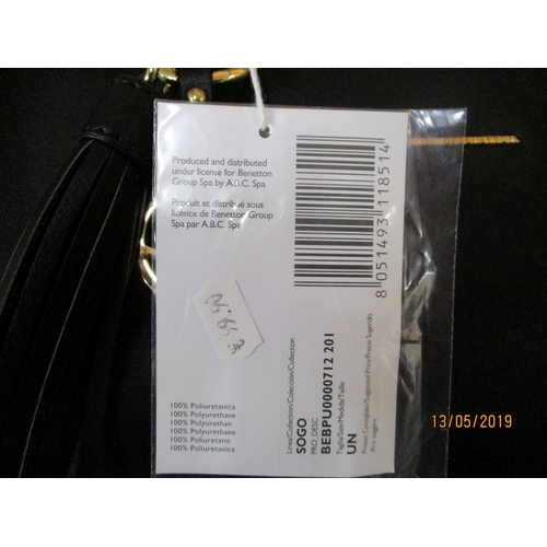 582 - Benetton Set: Black/ Blue Navy Ladies Handbag & Matching Wallet