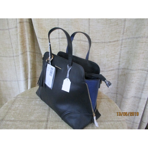 582 - Benetton Set: Black/ Blue Navy Ladies Handbag & Matching Wallet