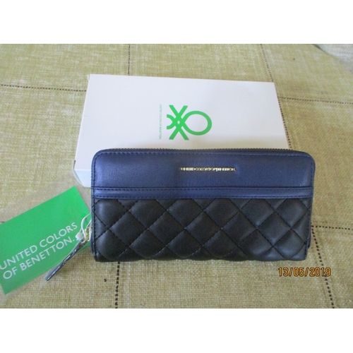 572 - Black Benetton Set: Ladies Handbag & Yellow Colour Wallet