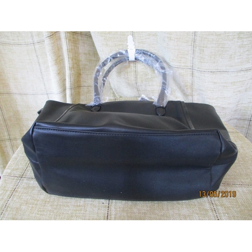 572 - Black Benetton Set: Ladies Handbag & Yellow Colour Wallet