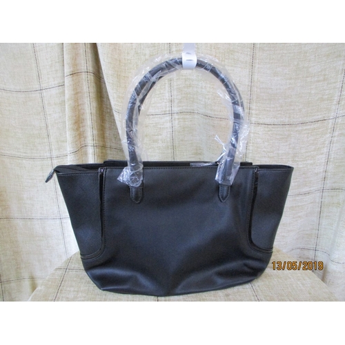 572 - Black Benetton Set: Ladies Handbag & Yellow Colour Wallet