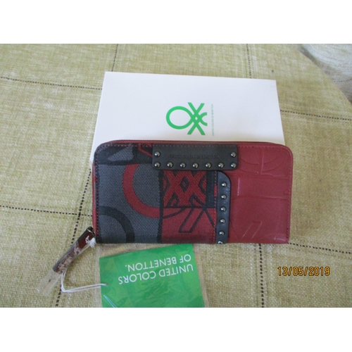 548 - Benetton Set: Brown/ Blue Ladies Handbag & Red Wallet