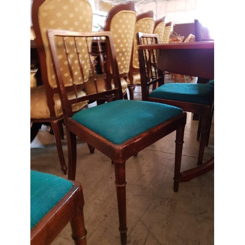 528 - Round Extendable Dining Table with 8 x Chairs, (9)