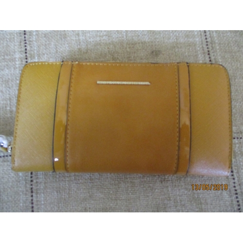 96 - Benetton Set: Terracota Colour Ladies Handbag & Yellow Wallet