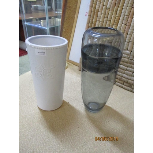 125 - Set of 2 x Large Vases