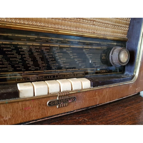 25 - Vintage Grundig 2008UKW Radio, Serial Number: 14620448