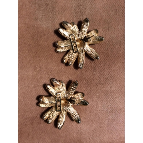 127 - Tiffany Style Gold Plated & Crystal Daisy Earrings (Pierced)