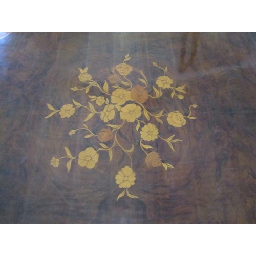 5 - Beautifully Veneered Gilt Extending Dining Table (L174cm x W108cm x H75cm)