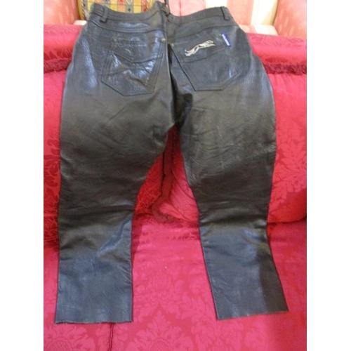 29 - Hunter Black Leather Motorcycle Trousers, Size 36