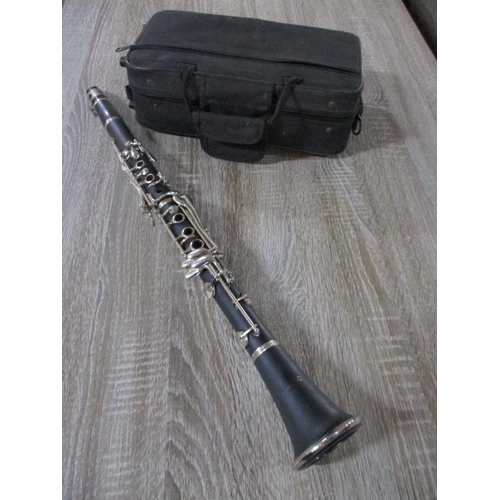 82 - Bb Clarinet in Case