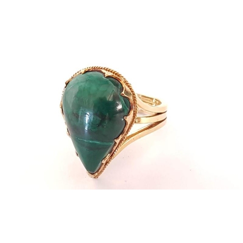 8 - 9ct Yellow Gold Green Malachite Tear Drop Ring, Size T, Total Weight: 12g