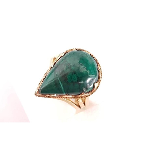 8 - 9ct Yellow Gold Green Malachite Tear Drop Ring, Size T, Total Weight: 12g